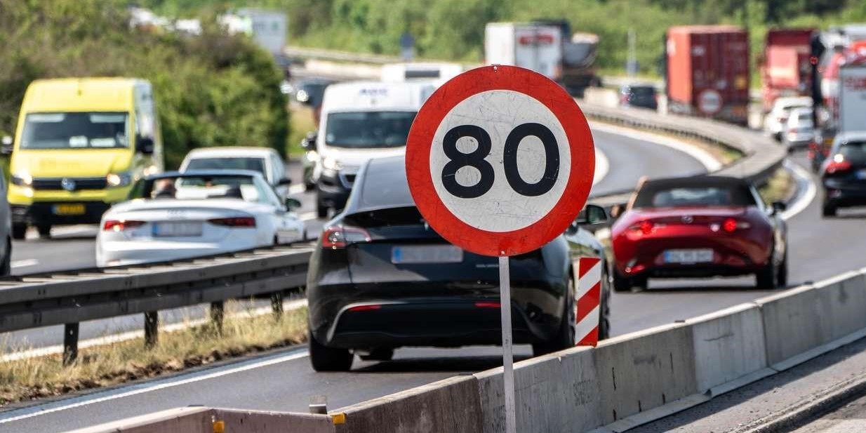 Der er ikke noget vejarbejde: Derfor er motorvej alligevel ramt af hastighedsbegrænsning
