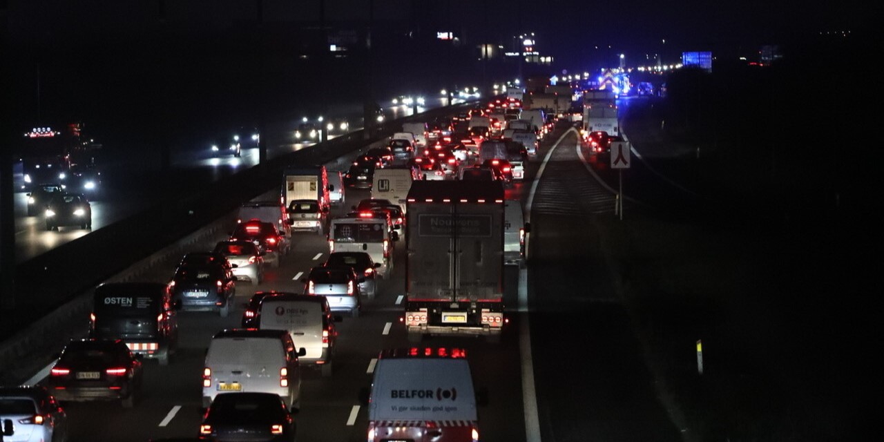 Motorvej spærret, 5 km kø