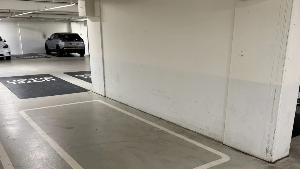 Privat P-plads udbydes nu til mindstepris på 450.000 kr.
