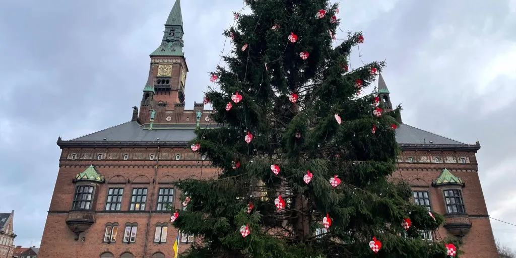 109-årig tradition: I dag bliver Rådhuspladsens juletræ tændt