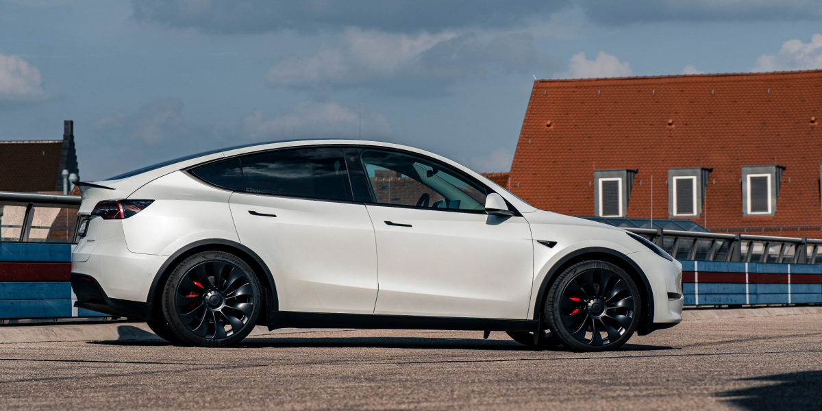 Tesla skærer op til 30 procent af prisen på populære biler