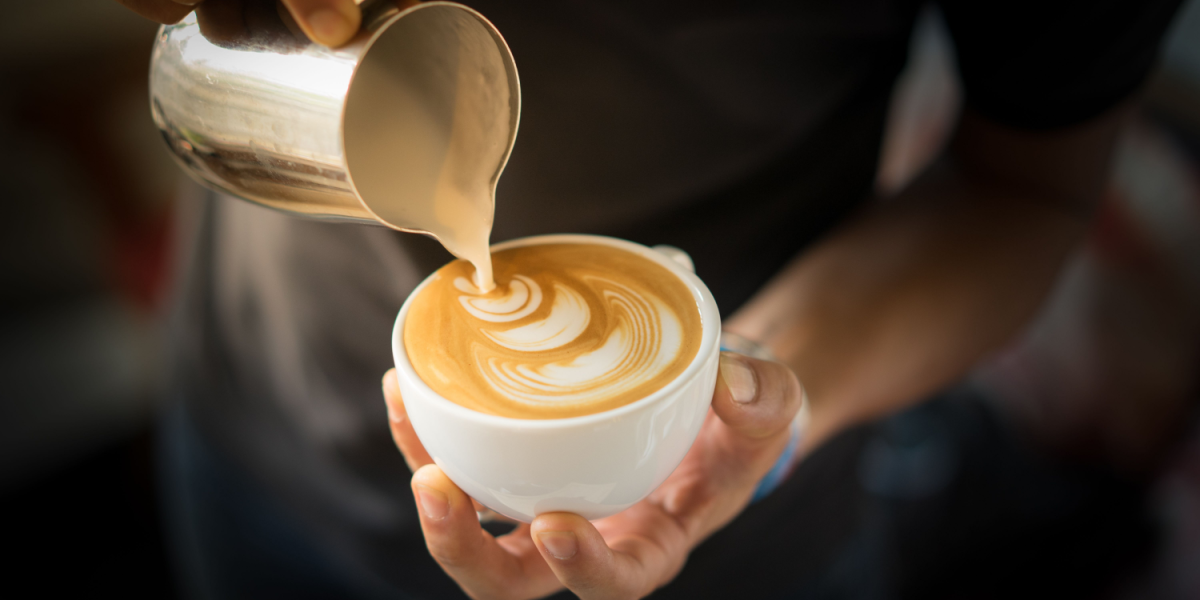 Danske forskere: Derfor kan det være en god idé at drikke kaffe med mælk