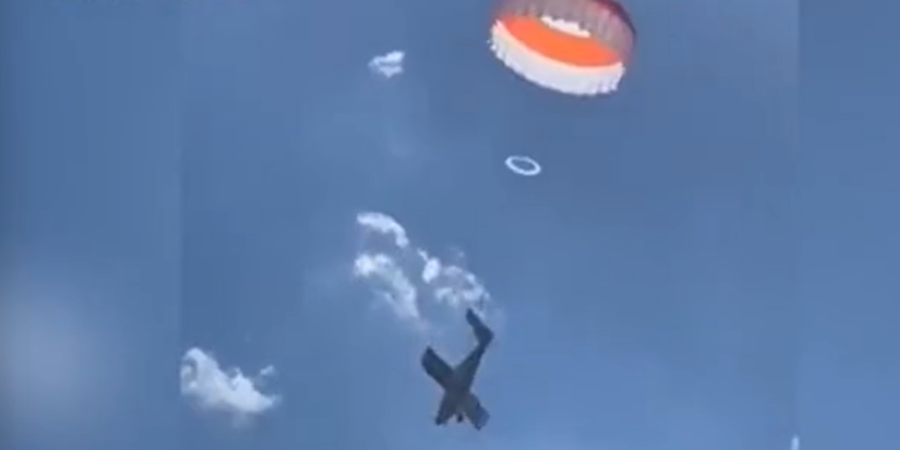 Video: Faldskærm redder fly fra styrt i boligområde