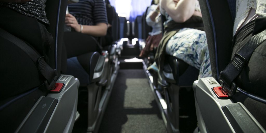 Mange glemmer at tage sele på i turist- og fjernbusser – men det er faktisk lovpligtigt