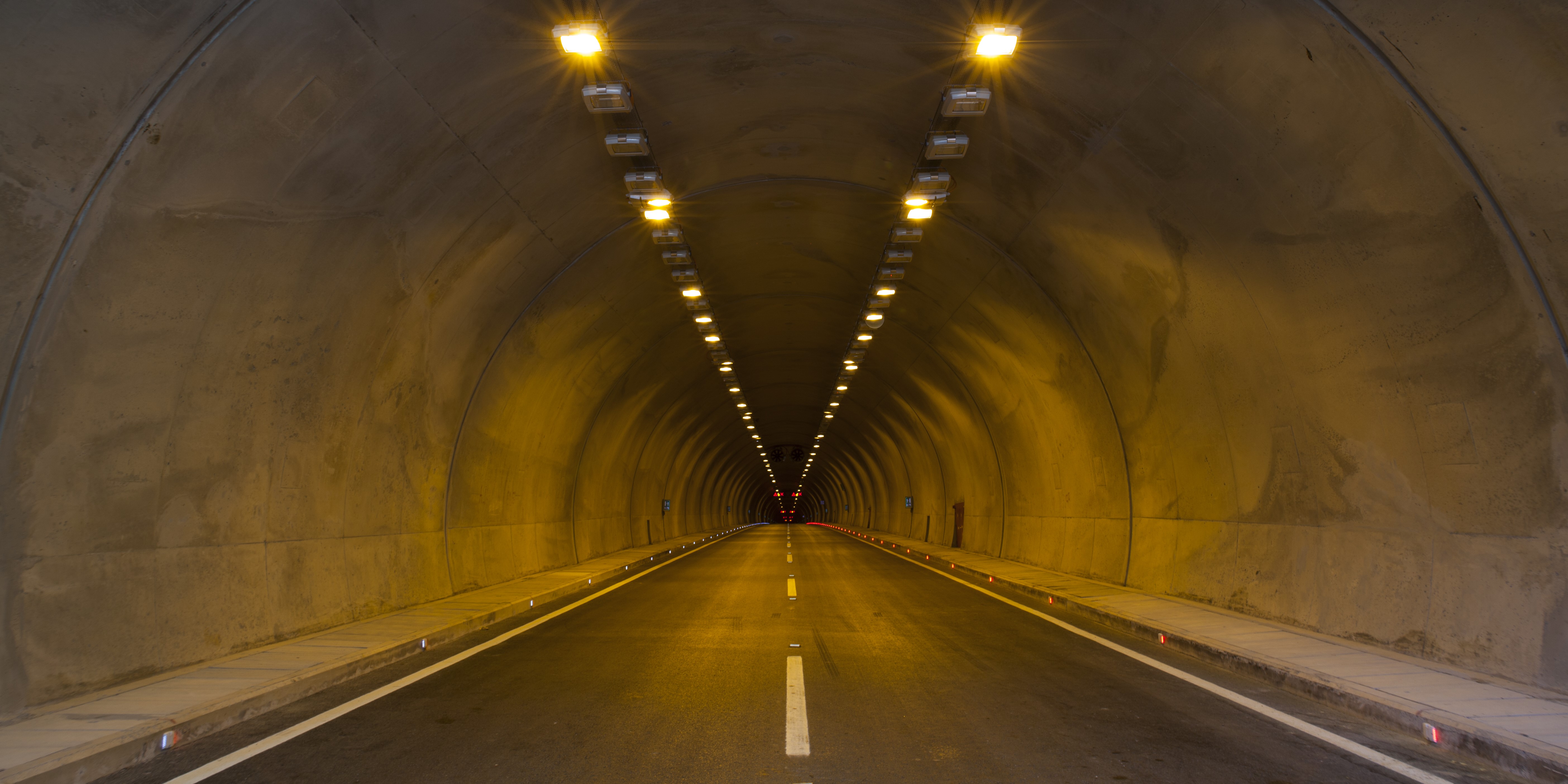 Tunnel lukket i begge retninger, tidshorisont ukendt