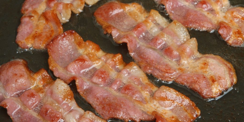 Mange laver stor fejl, når de steger bacon: Denne metode giver et langt mere velsmagende resultat
