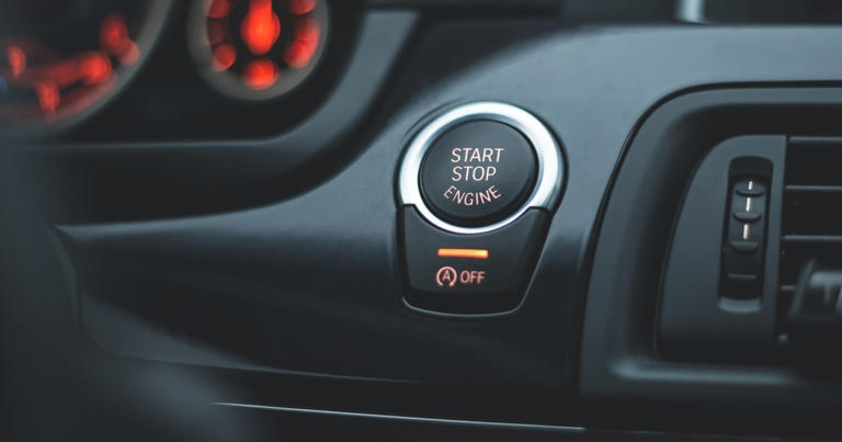 Kan start-stopfunktionen skade bilen? Nu giver bilekspert et klart svar