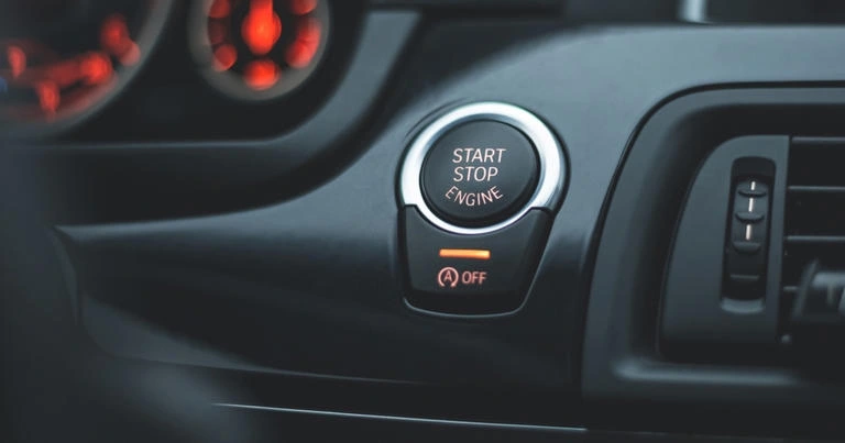Kan start-stopfunktionen skade bilen? Nu giver bilekspert et klart svar