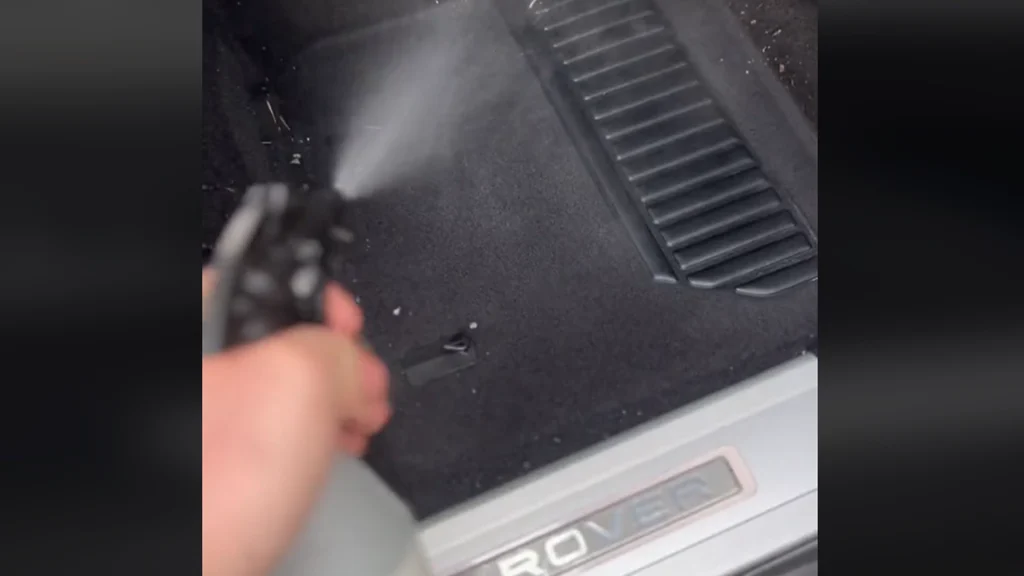 Spar penge: Lav din egen bilrengøringsspray for en 10’er
