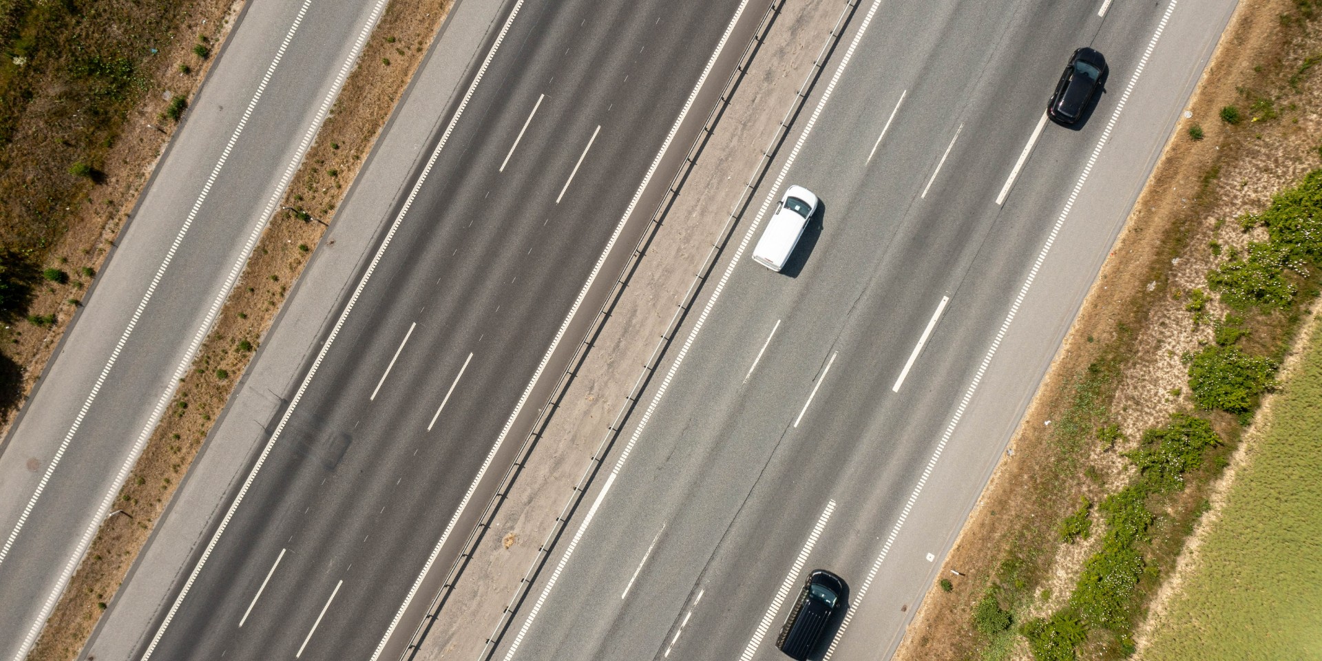 Så lidt skal der til – sådan kan du spare 10 procent benzin på motorvejen