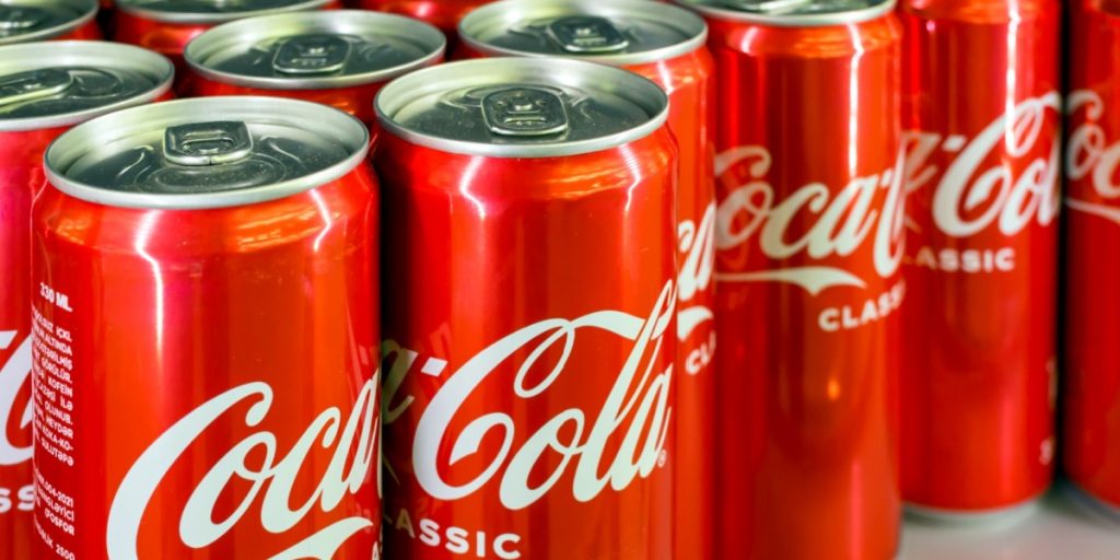 Coca-Cola har introduceret ‘omvendte slikautomater’: Der er en særlig grund til det