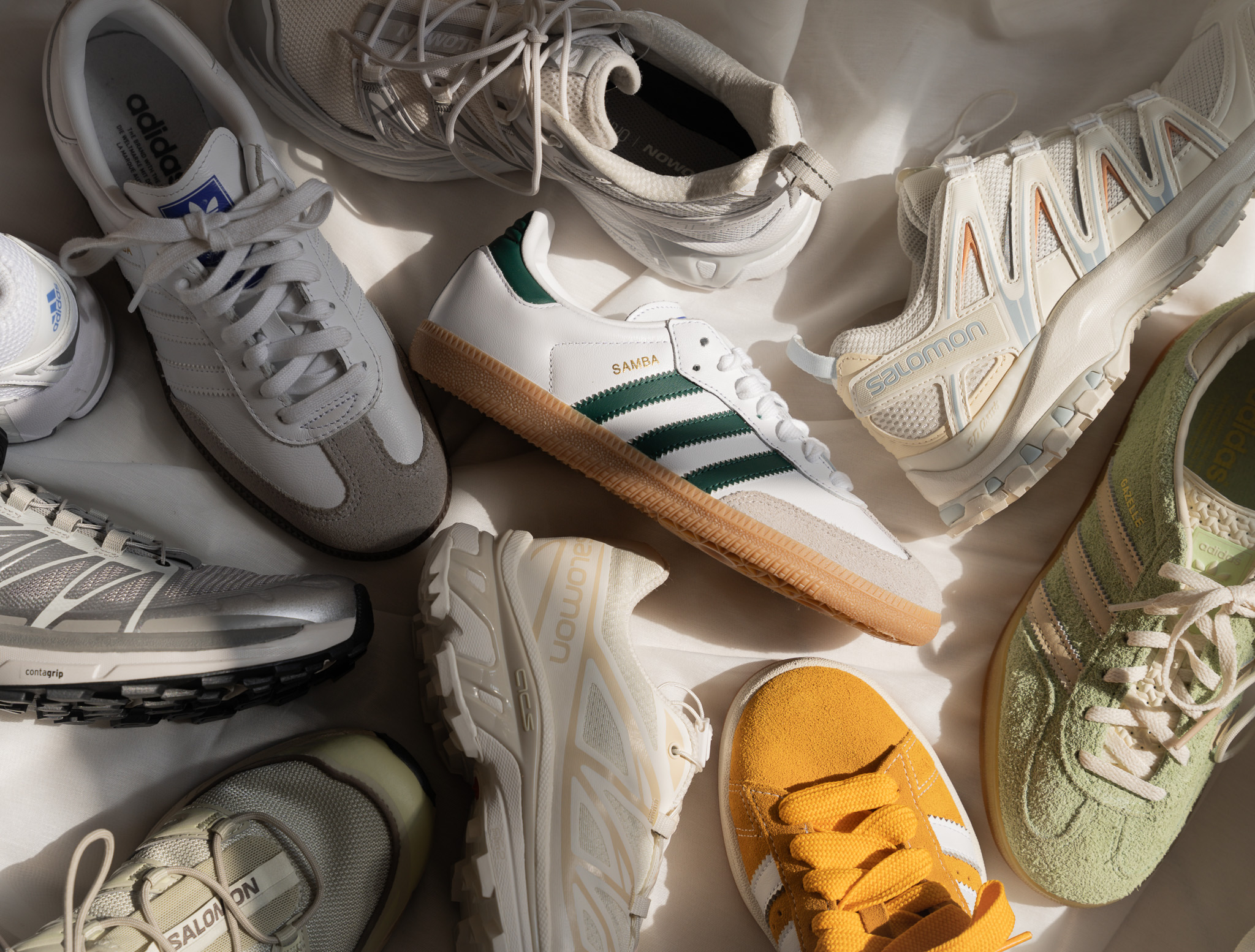 Sneakers til Kvinder: En Historisk Rejse mod Moderne Popularitet