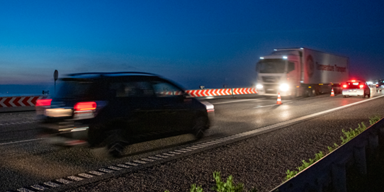 Lukker flere gange i weekenden: Her skal du regne med at holde i kø ved Storebæltsbroen