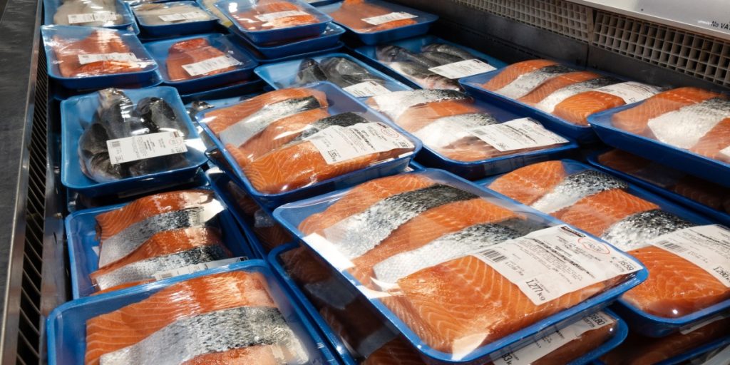 Eksperter peger på de to sundeste fisk i køledisken: Mange danskere har helt glemt dem