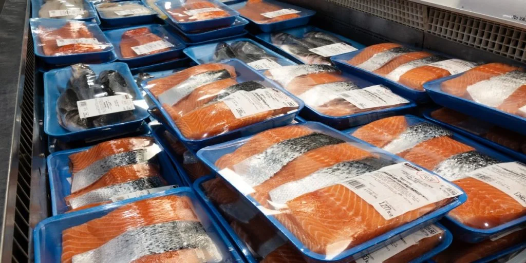 Eksperter peger på de to sundeste fisk i køledisken: Mange danskere har helt glemt dem