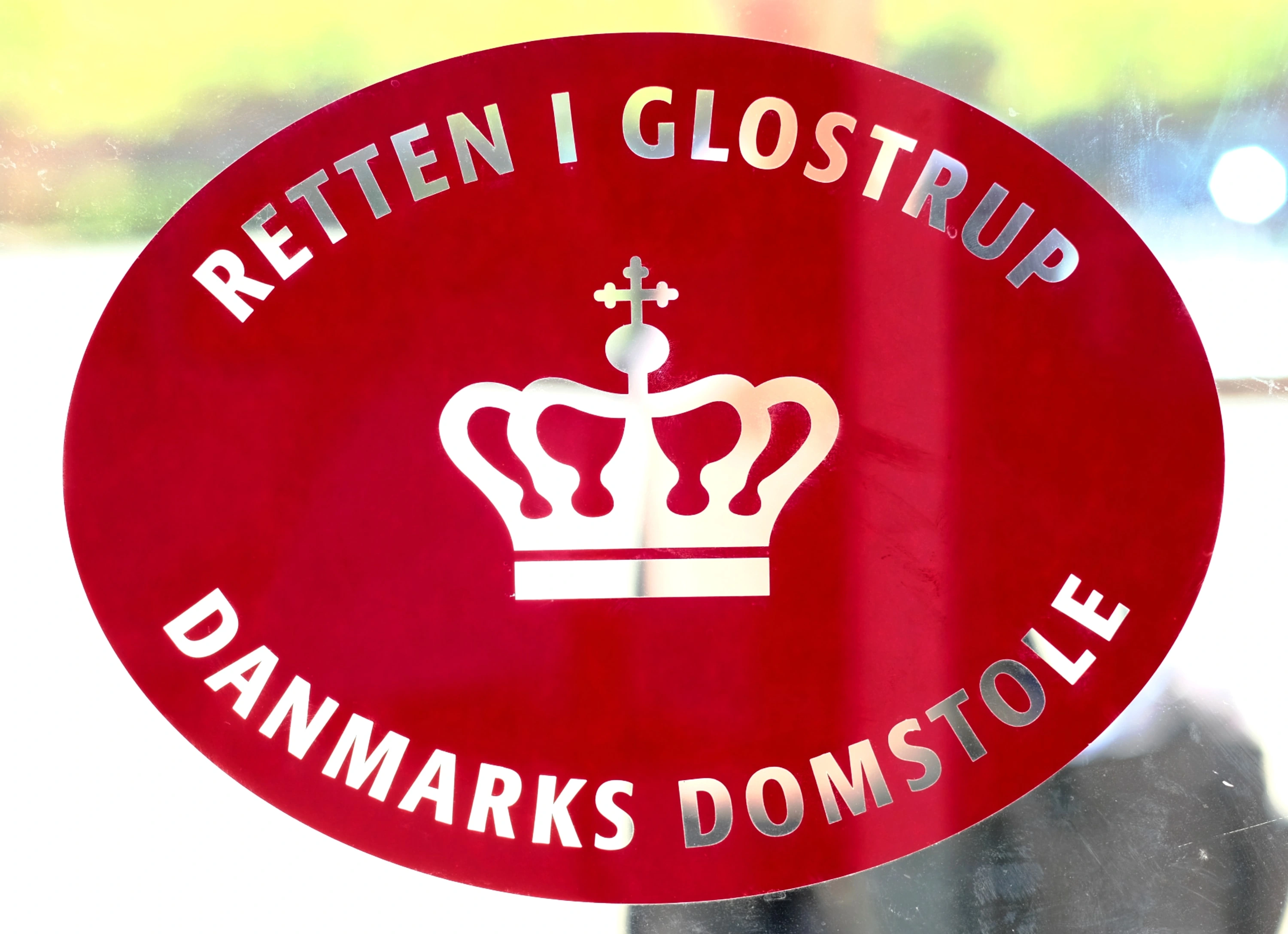 Vanvidsbilist årsag til to alvorlige ulykker: Så stak han af