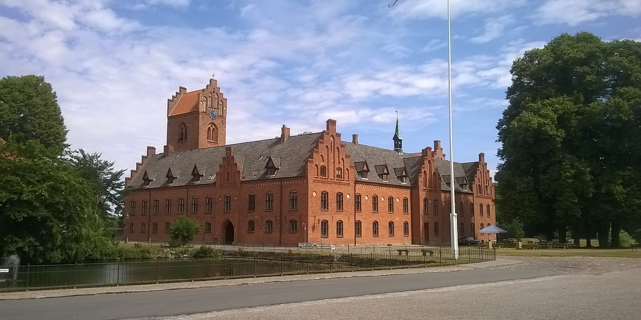 Ny drejning i Herlufsholm-sagen: Nu bliver staten sagsøgt af kostskolen