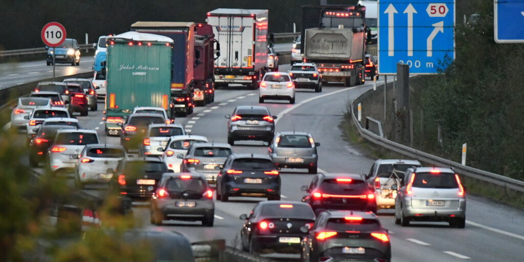 Uheld i begge retninger på motorvej – køerne vokser