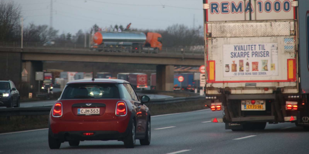Storebælt spærret på ubestemt tid: Kassevogn væltet