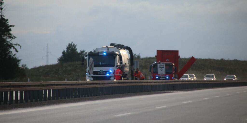 Spor spærret på motorvej, op til 60 minutters kø