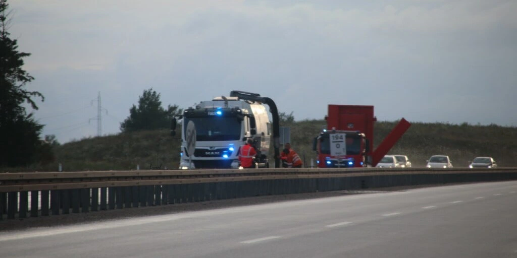 Spor spærret på motorvej, op til 60 minutters kø
