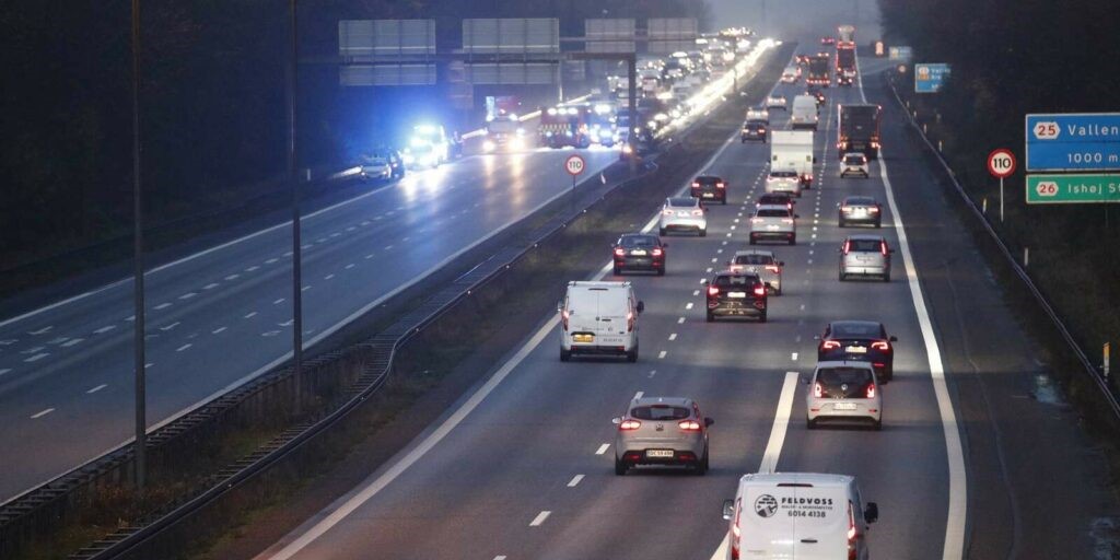 Giv chefen besked: Op til 60 minutters kø på motorvej efter uheld