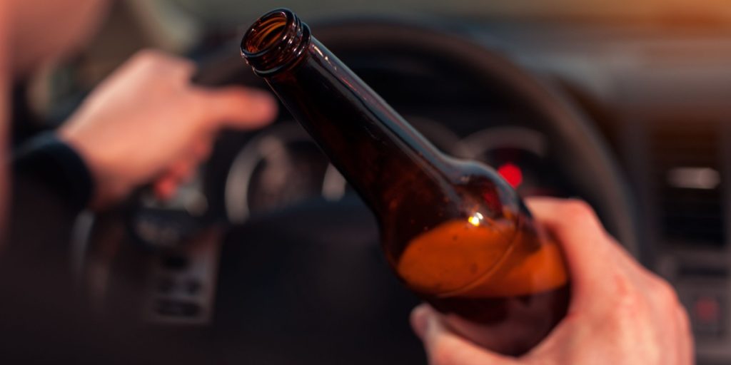 Mange går bag rattet for tidligt: Så længe går der, før effekten af én genstand alkohol har toppet