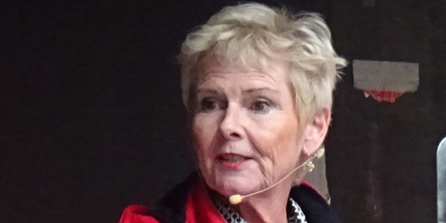 Måtte trække sig efter stormvejr: Nu tager Lizette Risgaard bladet fra munden