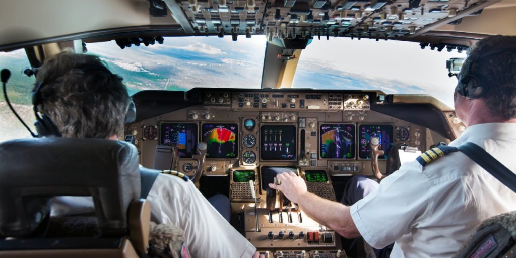 Pilot afgører debatten med bare to ord: Dette sker der, når du ikke sætter flyfunktion på