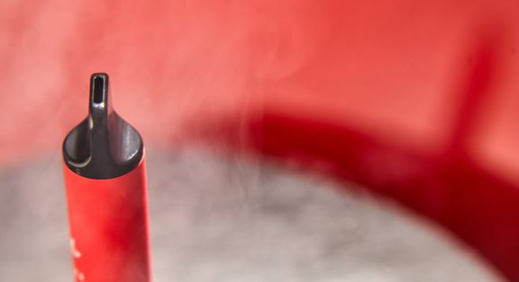 Til kamp mod puff-bars: Dampen skal tages ud af ulovligt onlinesalg