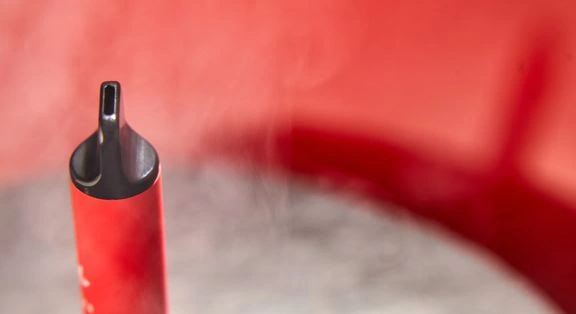 Til kamp mod puff-bars: Dampen skal tages ud af ulovligt onlinesalg