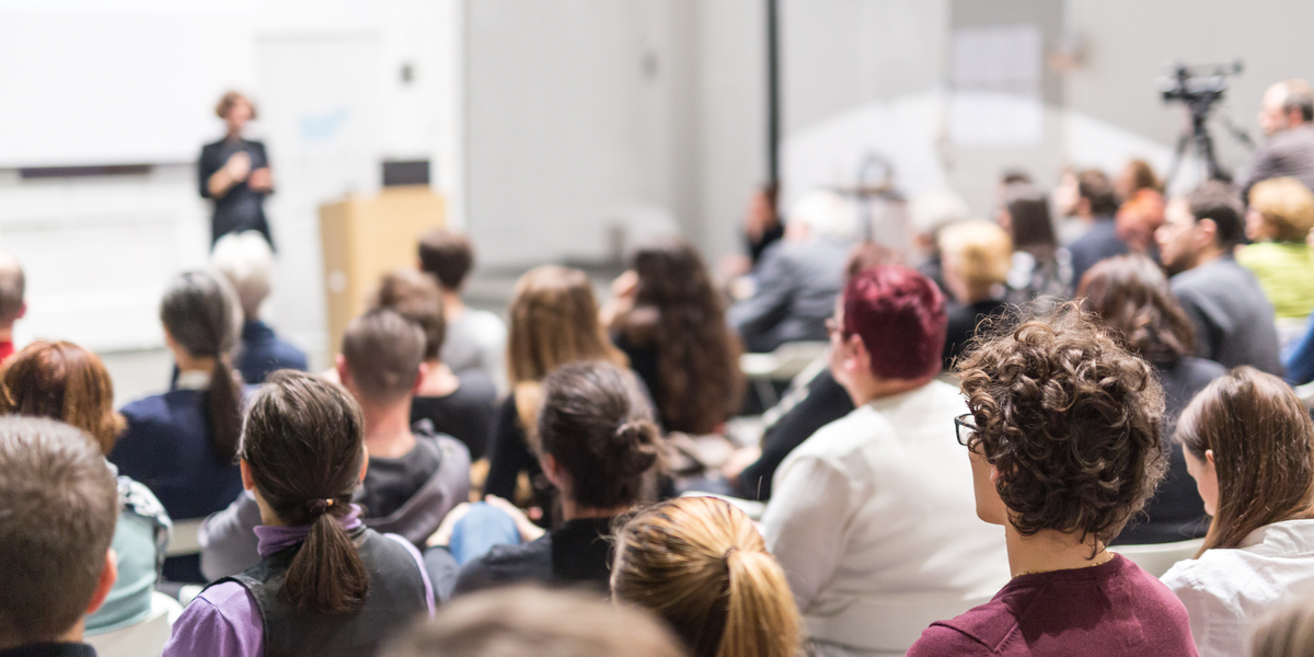 Universitet opfandt sine egne regler og scorede millioner: Optog studerende uden studentereksaminer