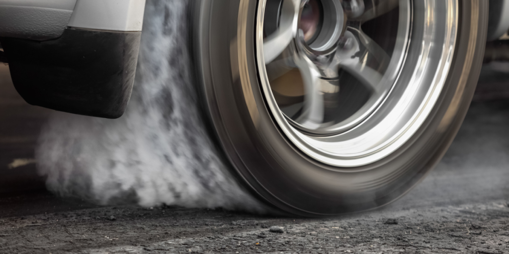 Flere årsager: Derfor har de fleste biler en tophastighed på 250 km/t