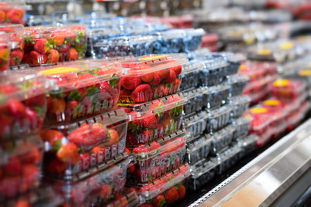 Kvinde chokeret efter tur i supermarked: Gør du dette når du køber bær?