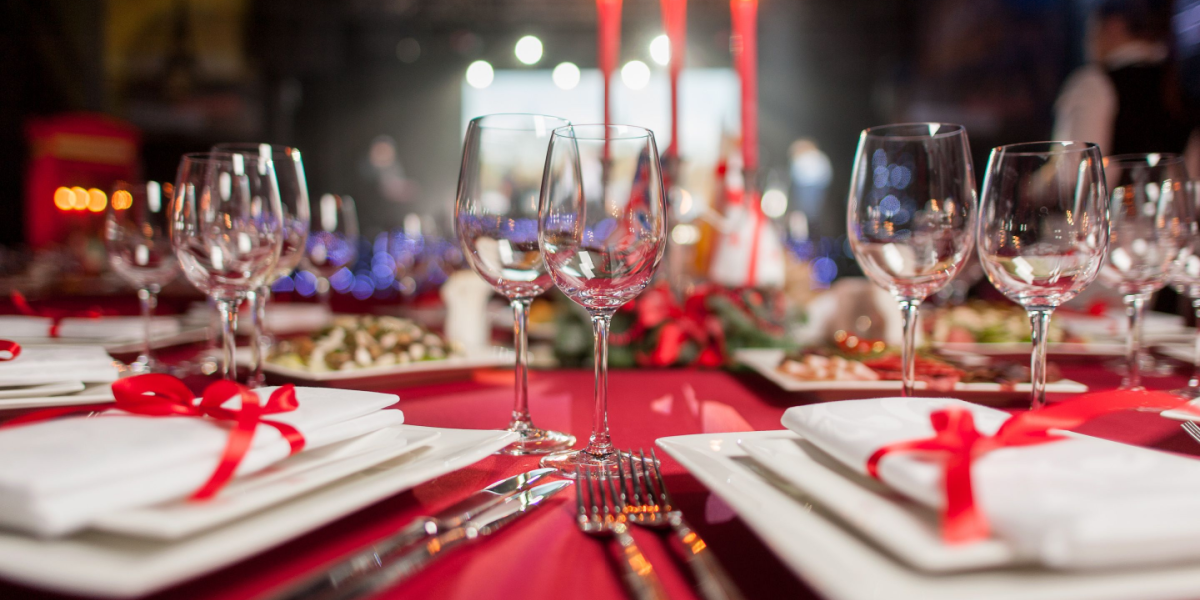 Julefrokostsæsonen skydes i gang – så meget dyrere bliver den i år