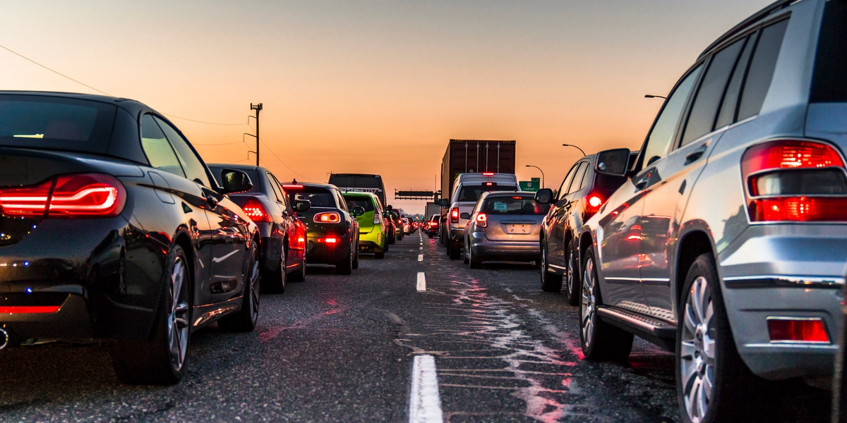 Uheld på motorvej, flere kilometer kø