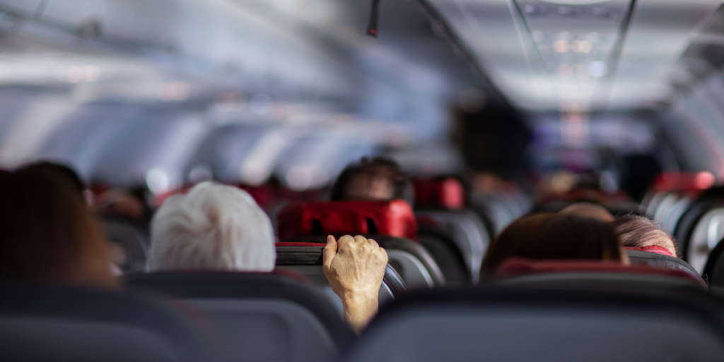 Inden skiferien: Derfor bør du ikke flyve, hvis du er forkølet, ifølge pilot