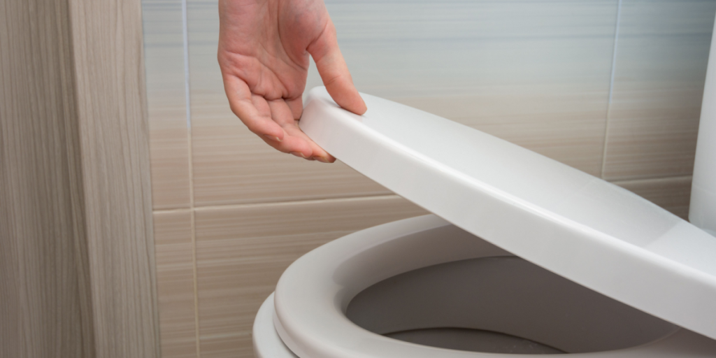 Er du en af dem? Hver femte dansker gør dette på toilettet