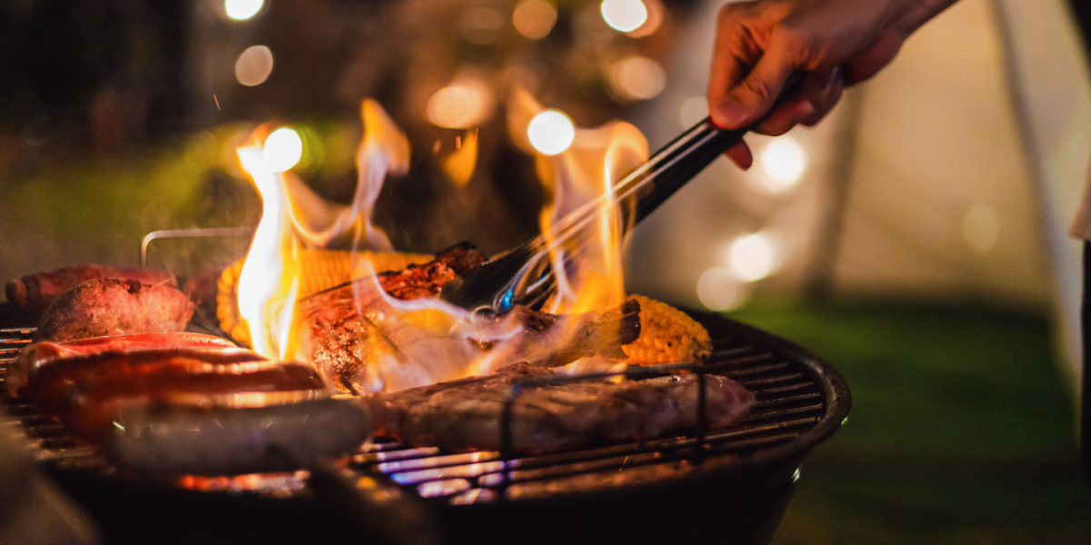 Husker du 2 tænger og 2 fade? Her er de grillråd, der kan forhindre dig i at blive syg