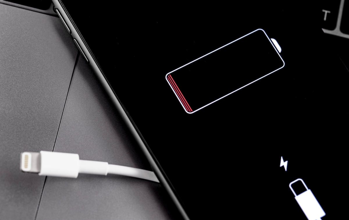 Går telefonen hurtigt død? Tidligere Apple-ansat afslører 4 ting, der sluger dit batteri