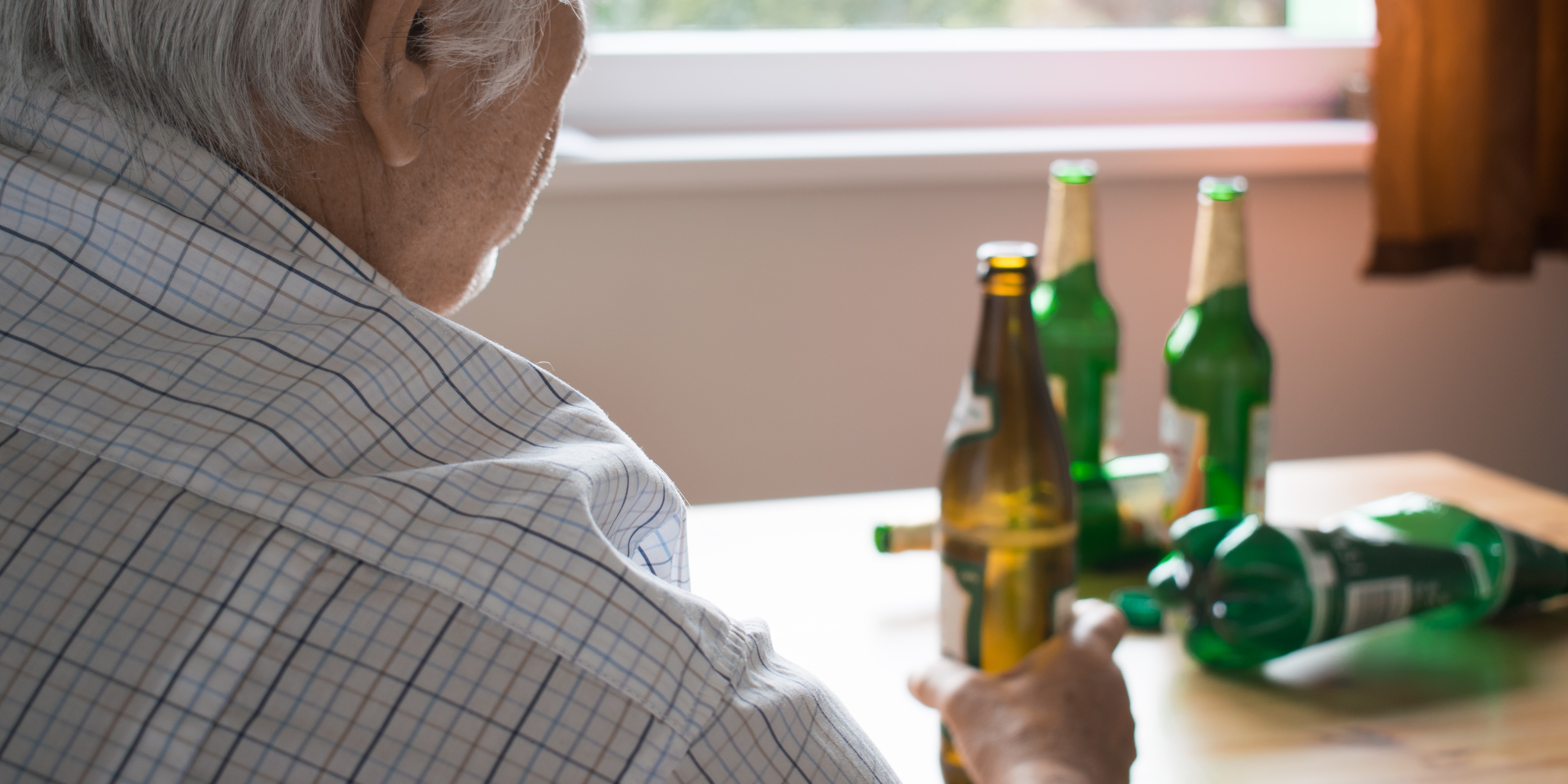 Det er ikke hvor meget, der skader din lever – det er hvordan, du drikker, viser forskning