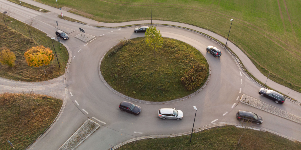 Gør du det rigtigt? Sådan skal du blinke, når du kører i en rundkørsel