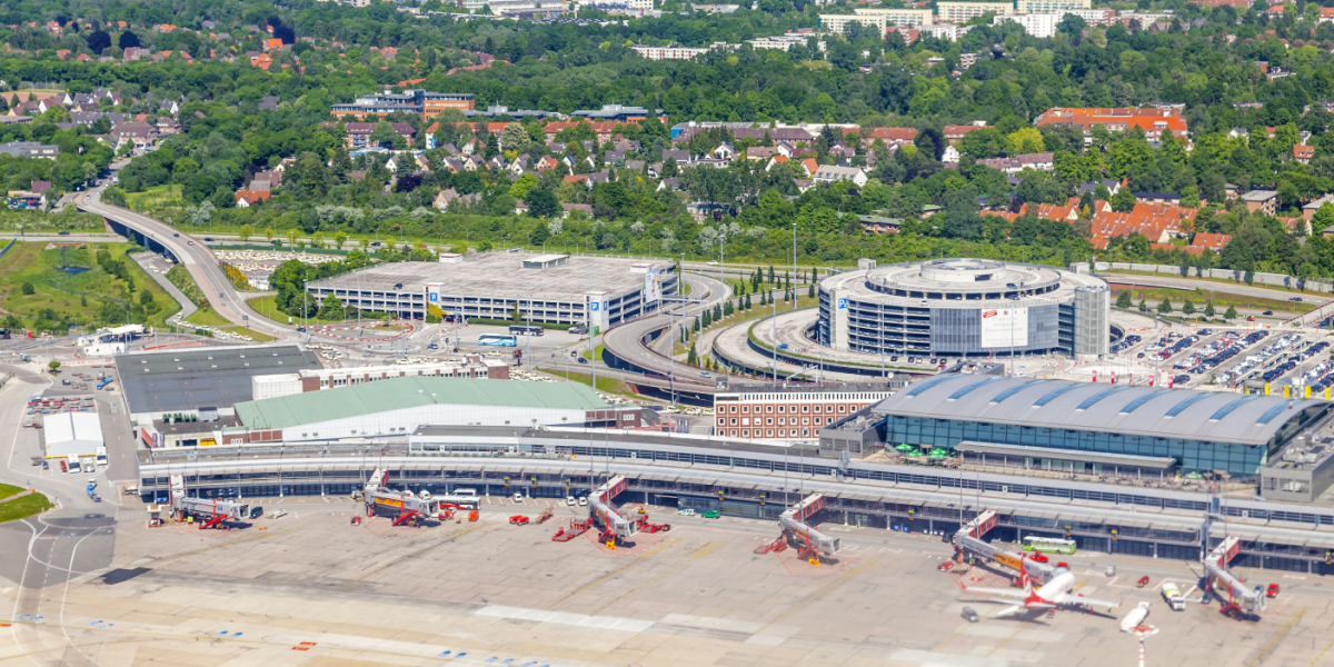 Alle fly holder stille: Demonstranter invaderer 2 lufthavne