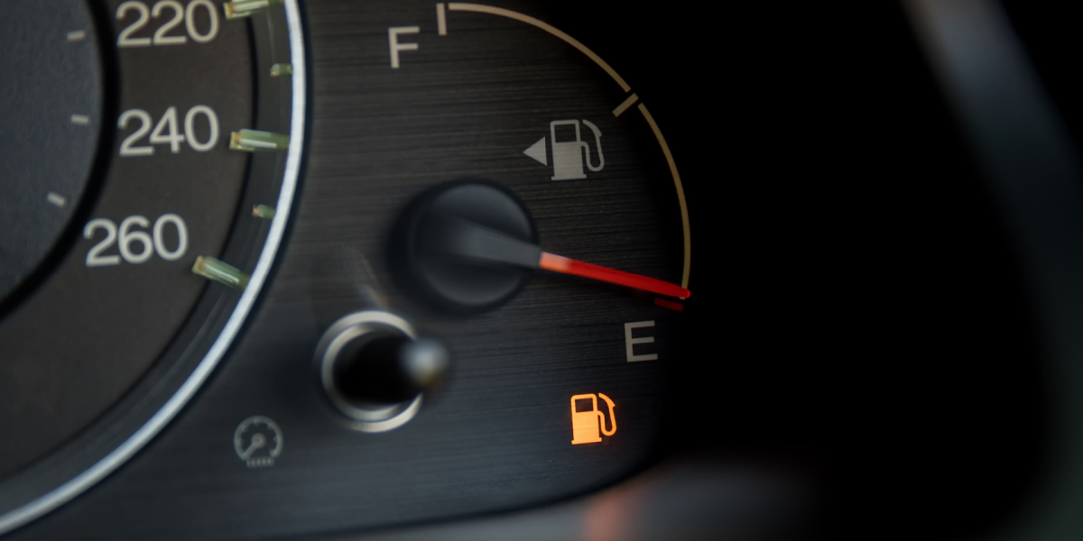 Bilekspertens bedste tricks: Sådan sparer du penge på brændstof