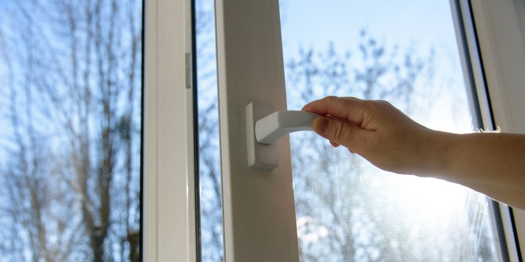 Energiselskab forklarer: Sådan lufter du ud på en energirigtig måde om vinteren