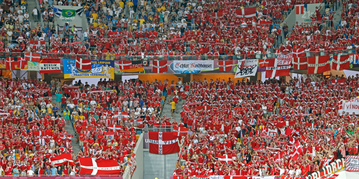 DBU får bøde efter EM-kamp: Vil sende regningen videre til de skyldige fans