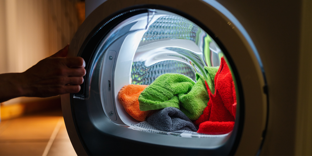 Bedre, men stadig dyrt: Her bliver strømmen billigst i morgen