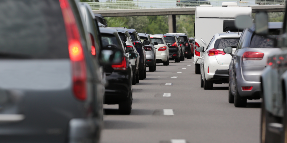 Voldsomt uheld på motorvej, kilometerlang kø