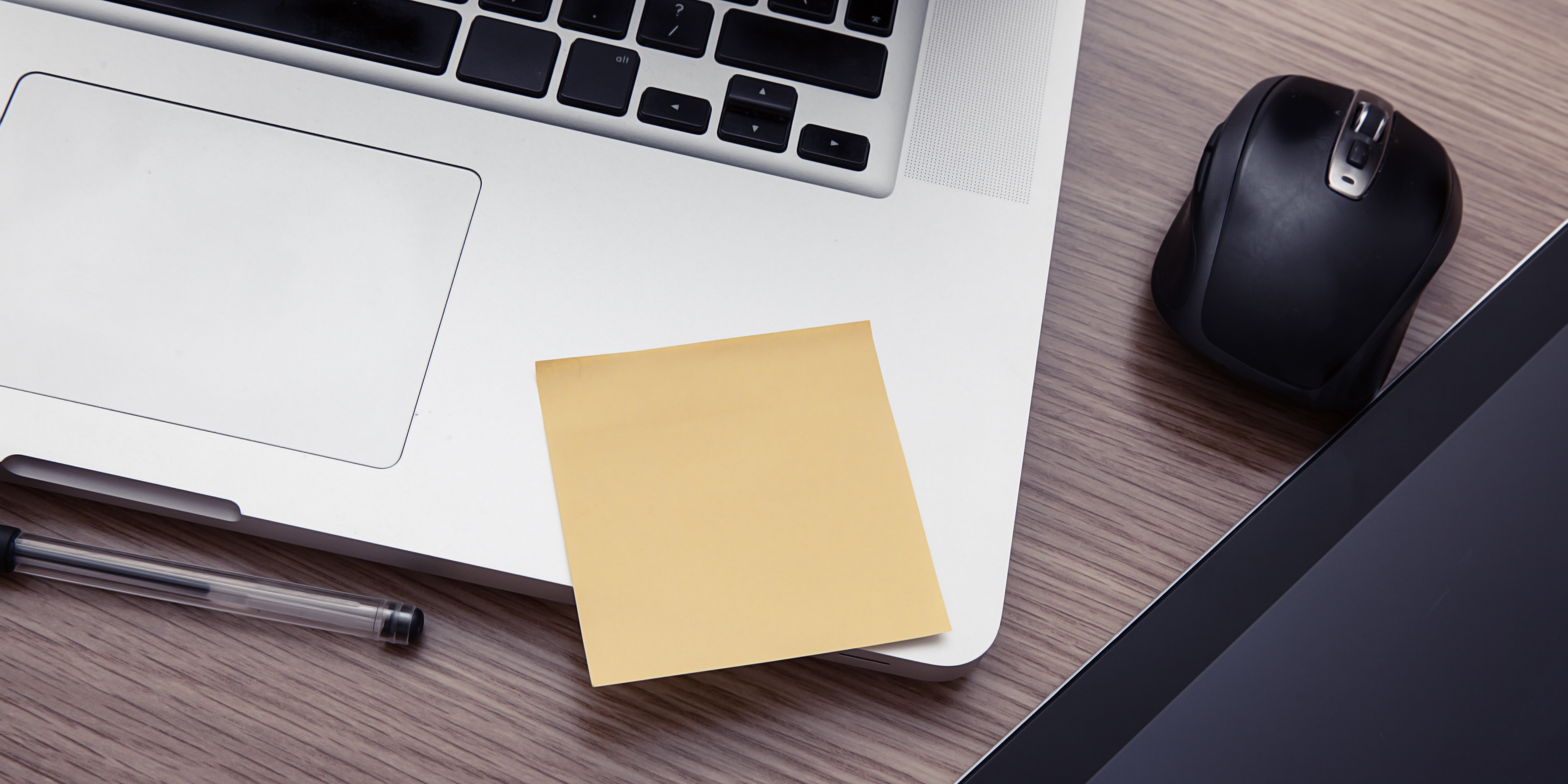 Er tastaturet blevet beskidt? Sådan gør du det rent med en post-it-note
