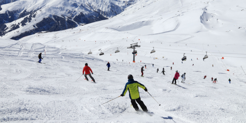 Inden skiferien: Her er det lovpligtigt med ansvarsforsikring på pisterne